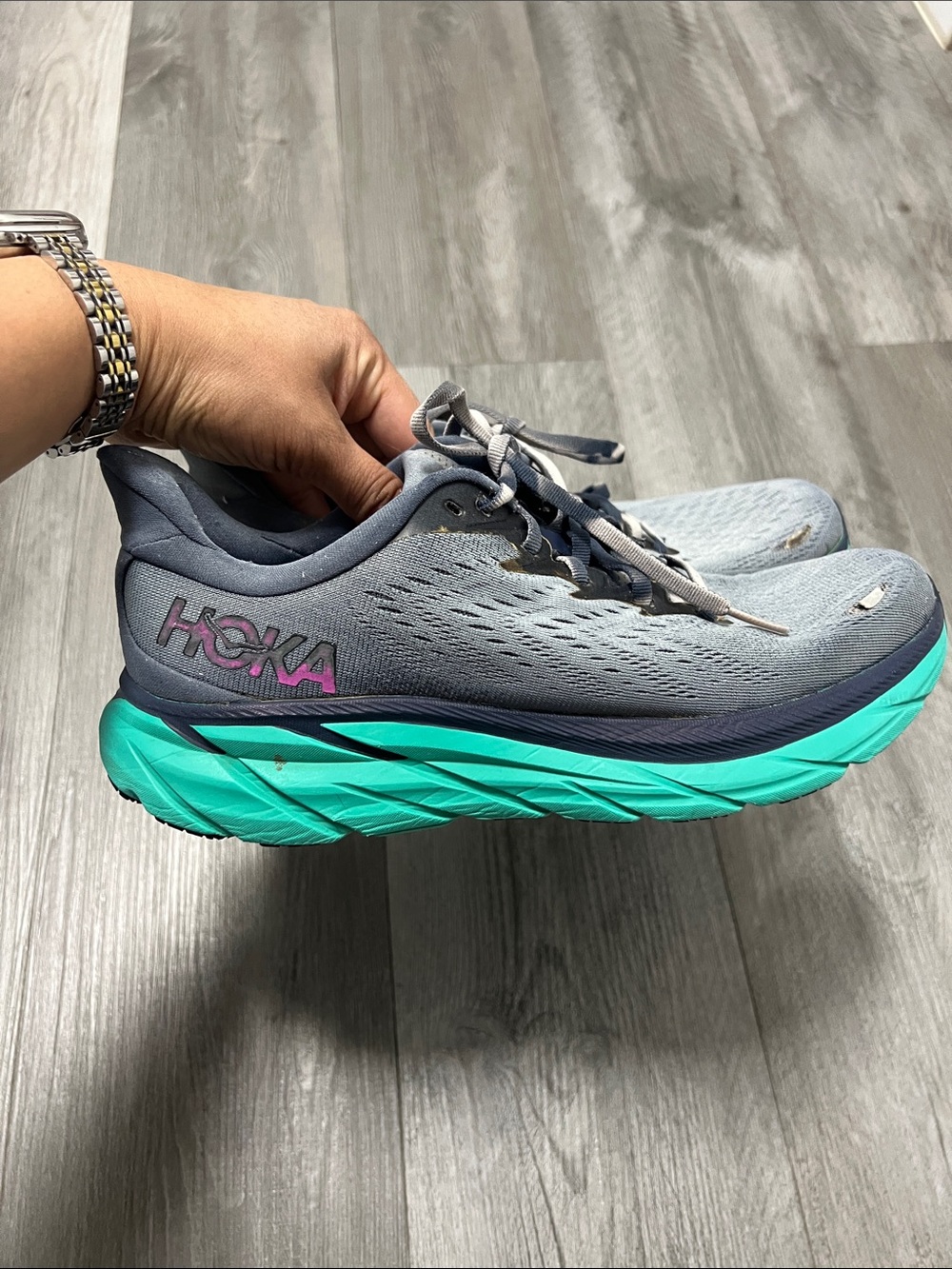 HOKA woman’s Clifton 8 running shoes / size 9.5